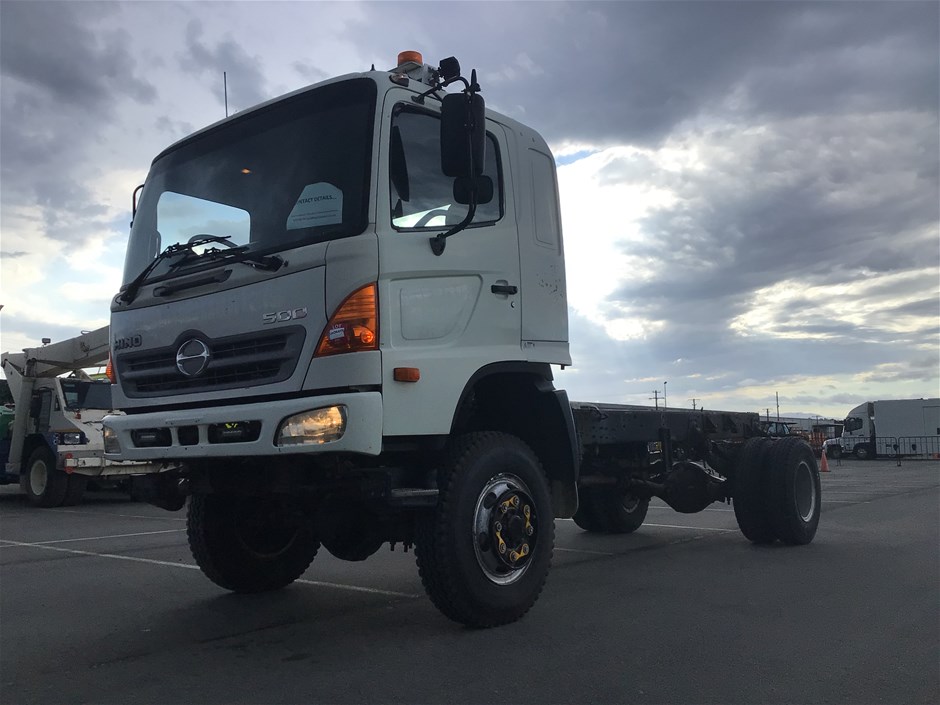 <p>2007 Hino 500 4 x 4 Cab Chassis Truck</p>
