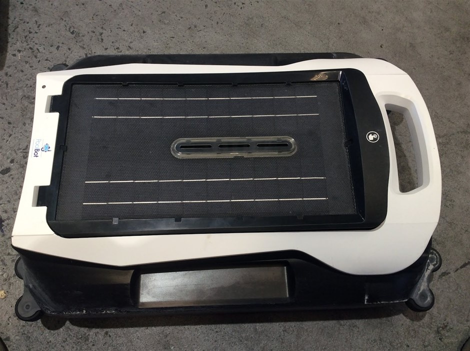 PoolBot S100 Solar Robotic Pool Skimmer Auction (0020-2575490) | Grays ...