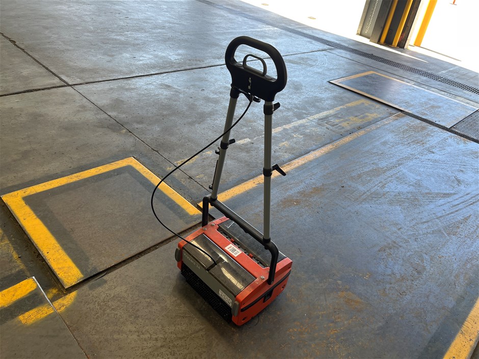 Roots Wizzard W34N 34cm Compact Scrubber