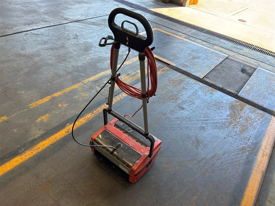 <p>Roots Wizzard W34N 34cm Compact Scrubber</p>