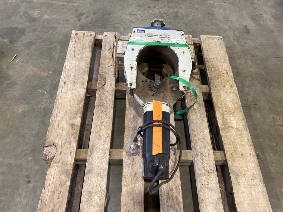 <p>George Fisher RA-6 Pipe Cutter & Beveling Saw</p>