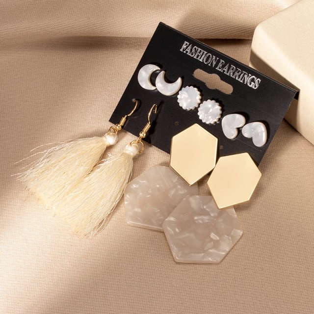 Bulk Pack of 5 Earrings in Gold