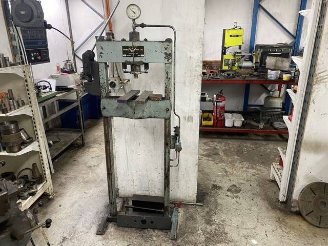 Hawke & Co 15ton Shop Press