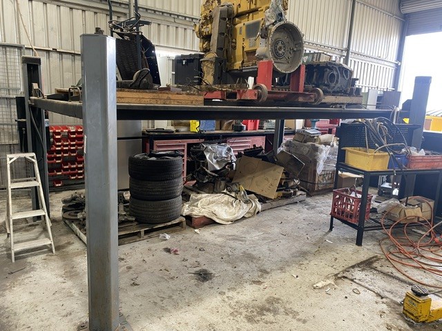 <p>Laycor 4 Post Hydraulic Hoist</p>