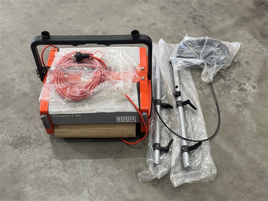 <p>Roots Wizzard W34N 34cm Compact Scrubber</p>