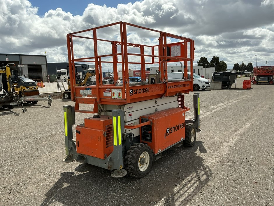 2015 Snorkel S2755RT Scissor Lift