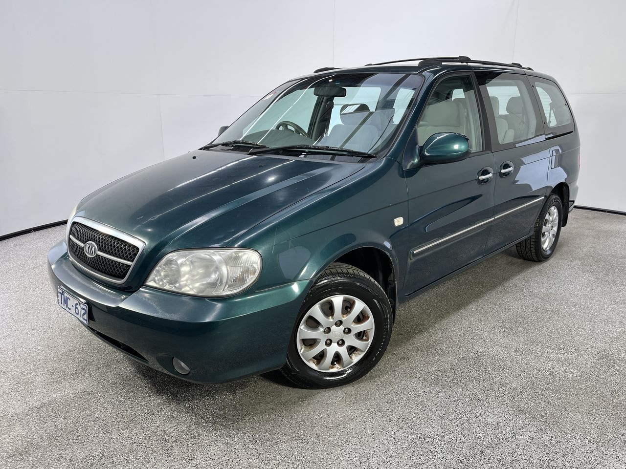2005 Kia Carnival LS Manual 7 Seats People Mover