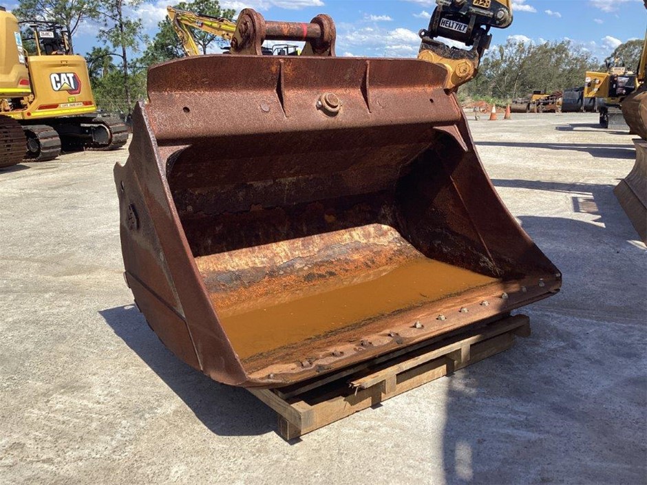 AHE Tilting Excavator Bucket