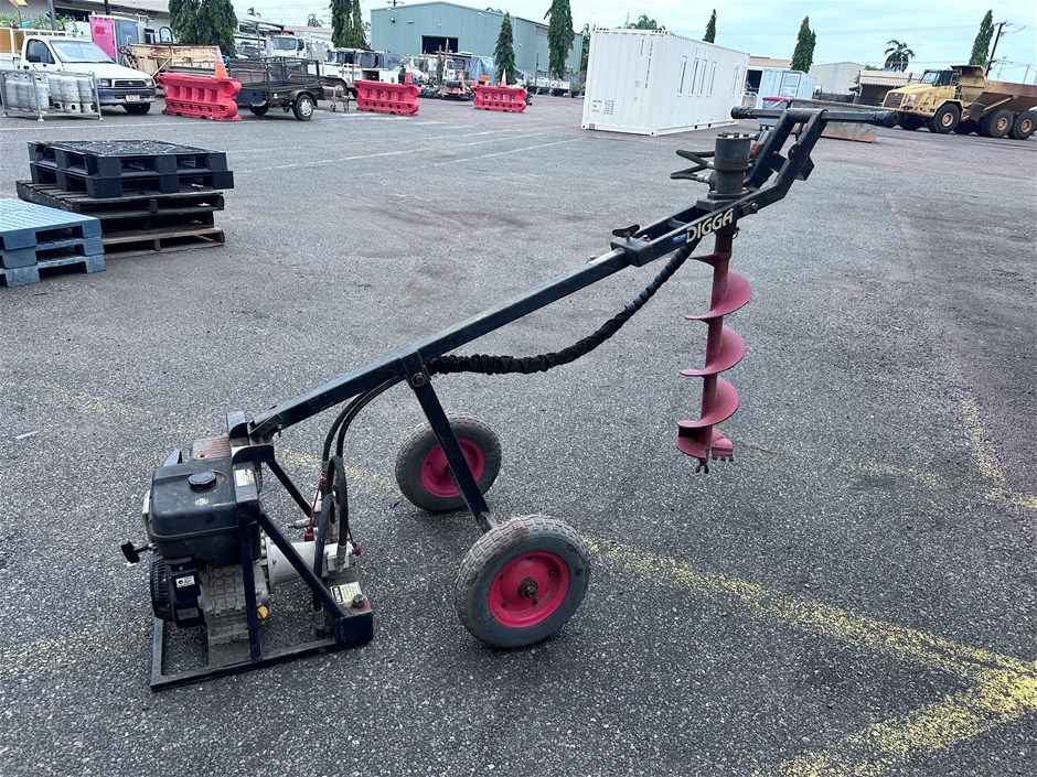 <p>2009 OM-067 Digga One Man Post Hole Borer</p>