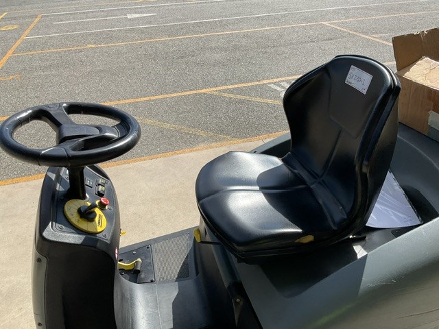Karcher KM100/100RBP Floor Sweeper Auction (0002-9065323) | Grays 