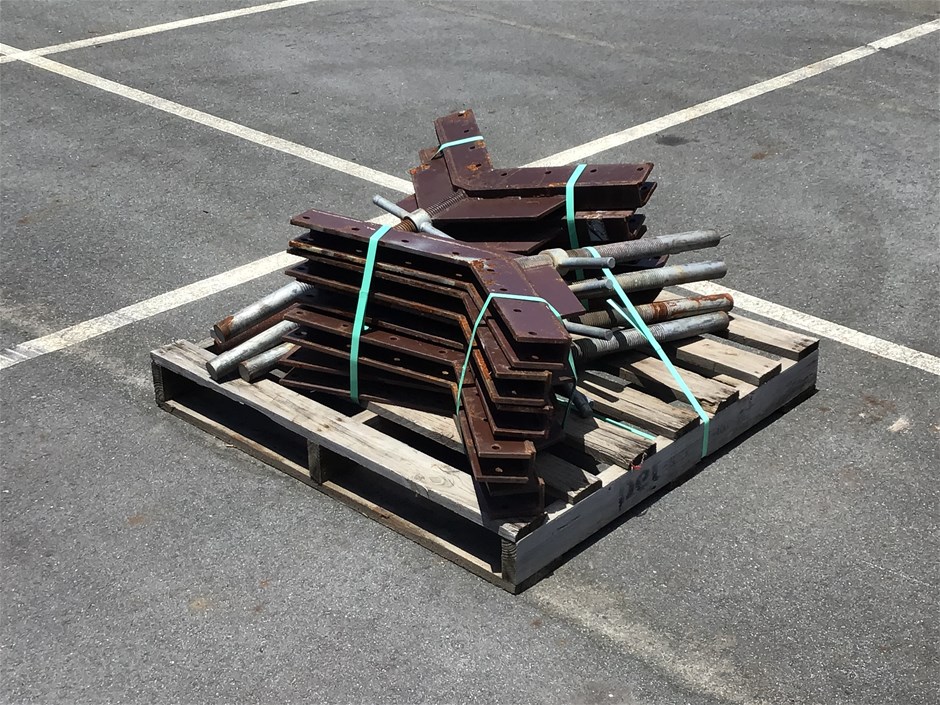 <p>Qty Of Metal Frame Components</p>