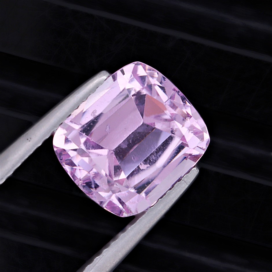 6.24 Carats Pink Kunzite