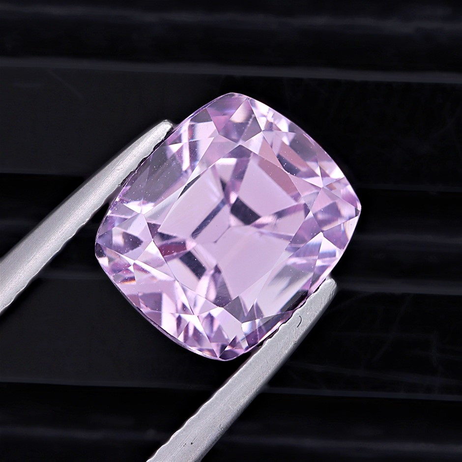 6.70 Carats Pink Kunzite