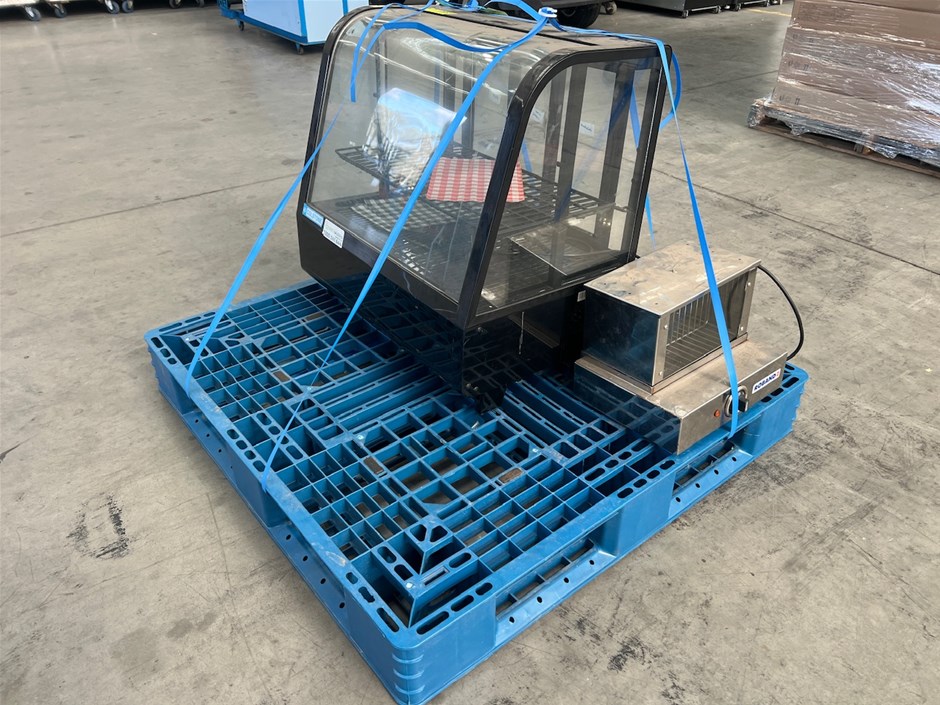 <p>Display Cooler and Roband M1 Hot Dog Unit</p>