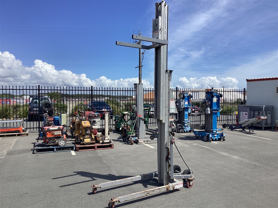 Genie SLC-18 Material Hoist