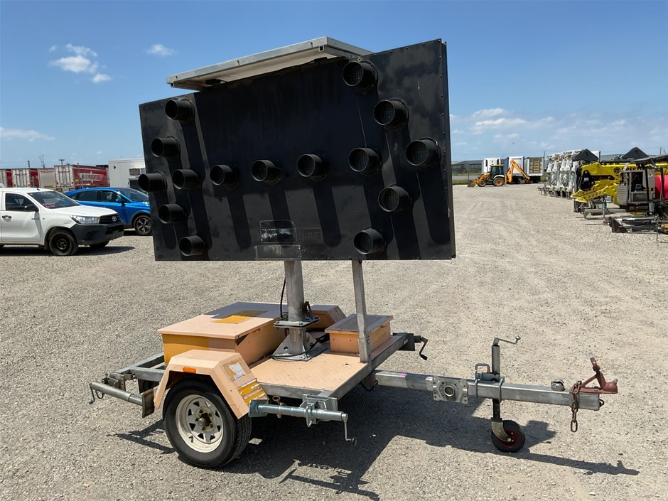 <p>2014 Directional Arrow Board</p>