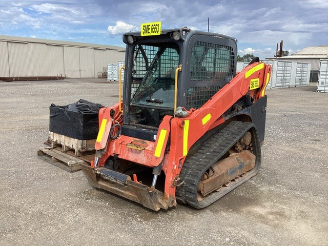 <p>Kubota SVL75-2CH AU Skid Steer Loader (Track) & bucket attachment</p>