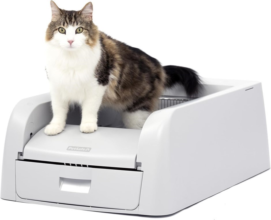 PETSAFE ScoopFree Clumping Self-Cleaning Litter Box.