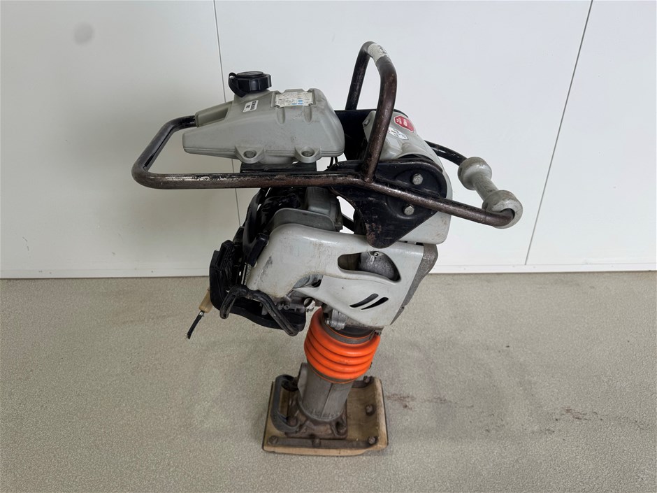 <p><strong>Mikasa MTX-60 Plate Compactor</strong></p>