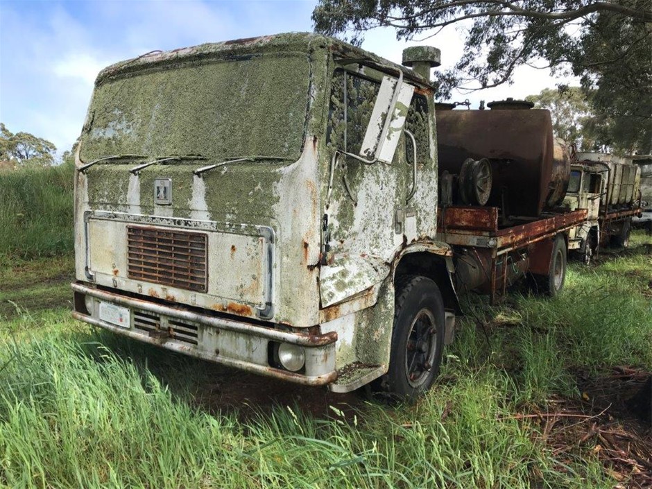 International ACC 1810A 4 x 2 Tray Body Truck