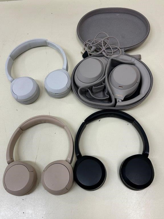 4 x SONY Wireless Headphones