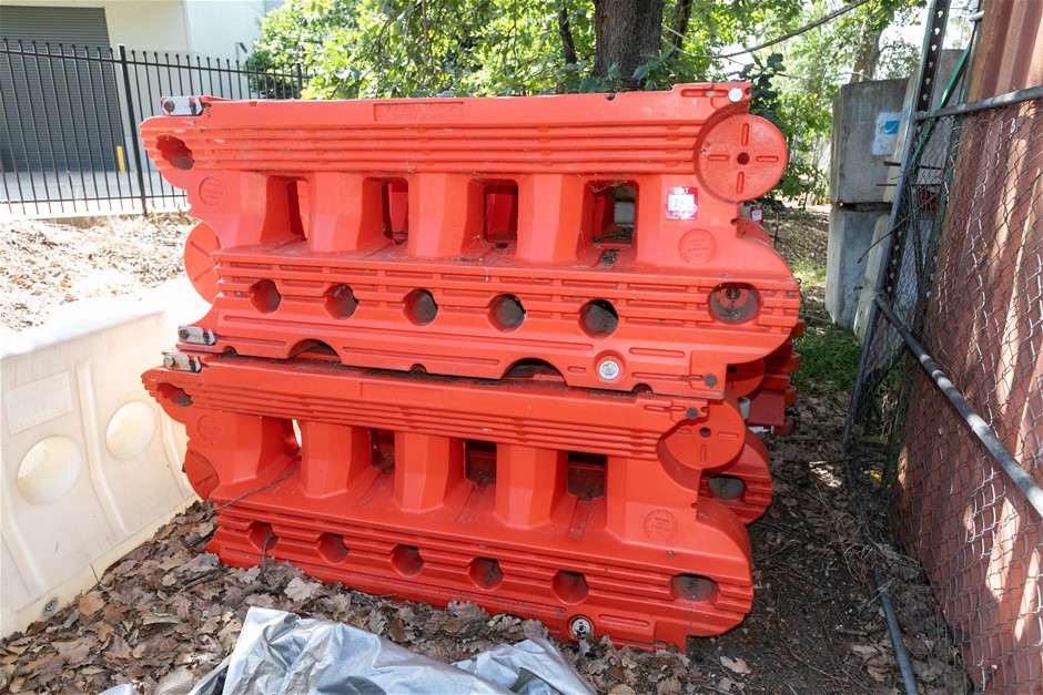 Water Filled Poly Road Barriers