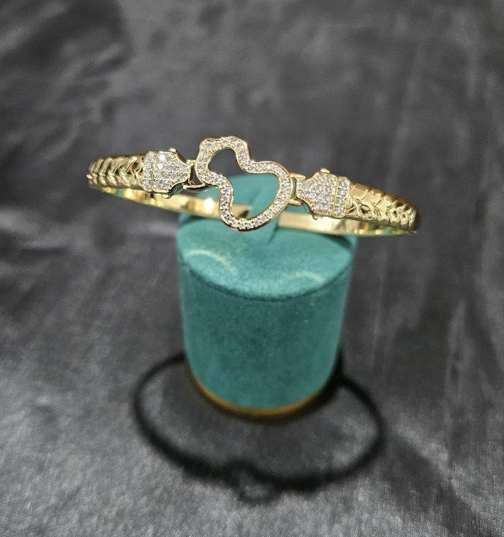 18K/ITALY Solid Yellow Gold Filled bangle -(stamped 18K/Italy)