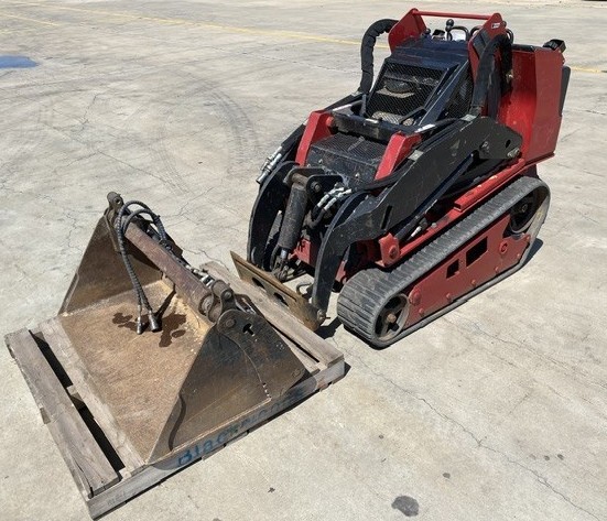 <p>Toro 22328 Mini Loader</p>