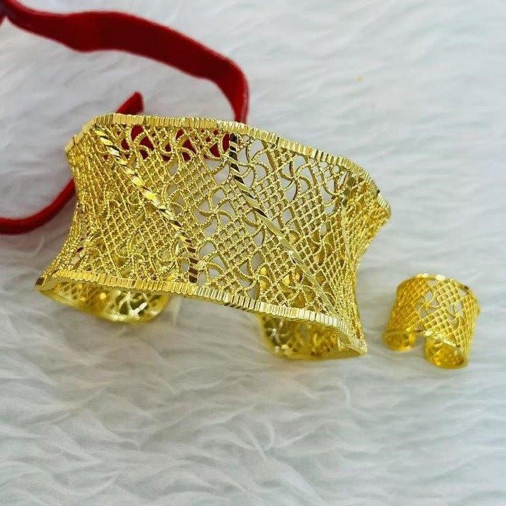 Set 22KGoldFilled/Italy Stamped Yellow Bangle & Ring