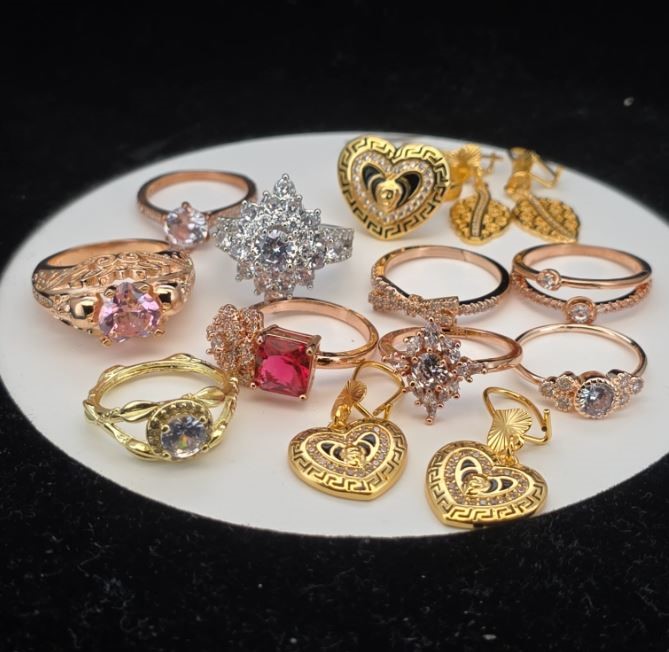 18K gold-plated mixed lot of 10 items  perfect for a Christmas gift.