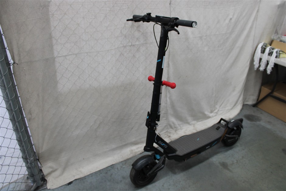 Daxys Black E-Scooter