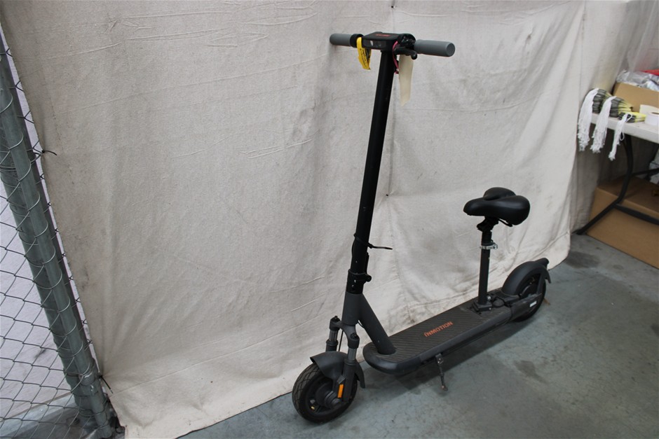Inmotion Black/Grey E-scooter with Seat