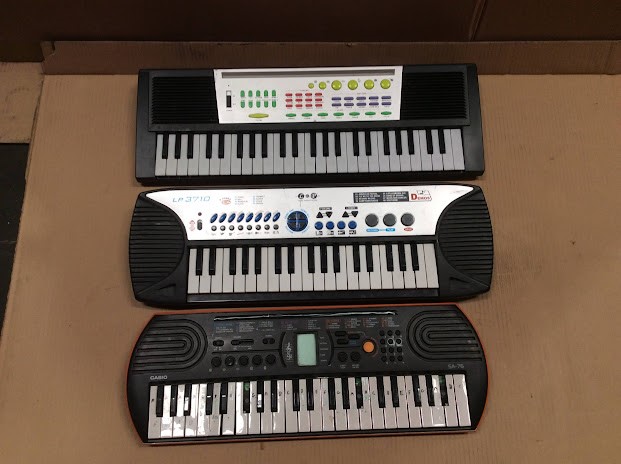 Casio SA-76+L&P LP-3710 Mixed Brand Electronic Keyboard (Lot of 3)