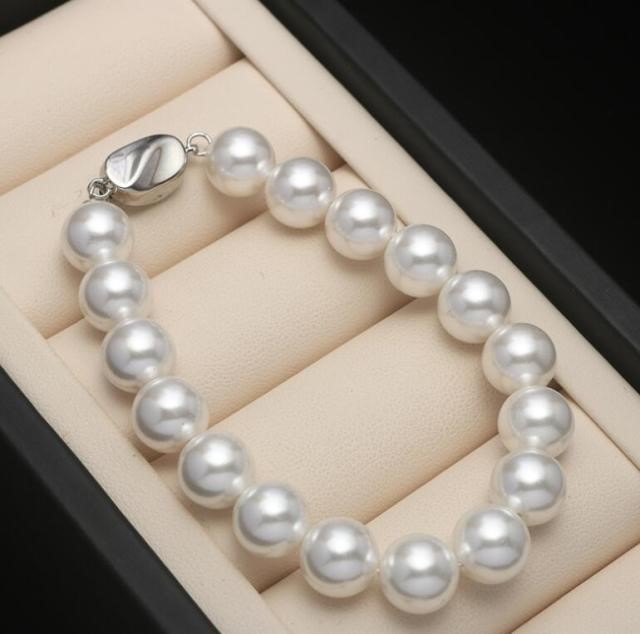 Stunning White Simulated Shell Pearl Beaded Bracelet