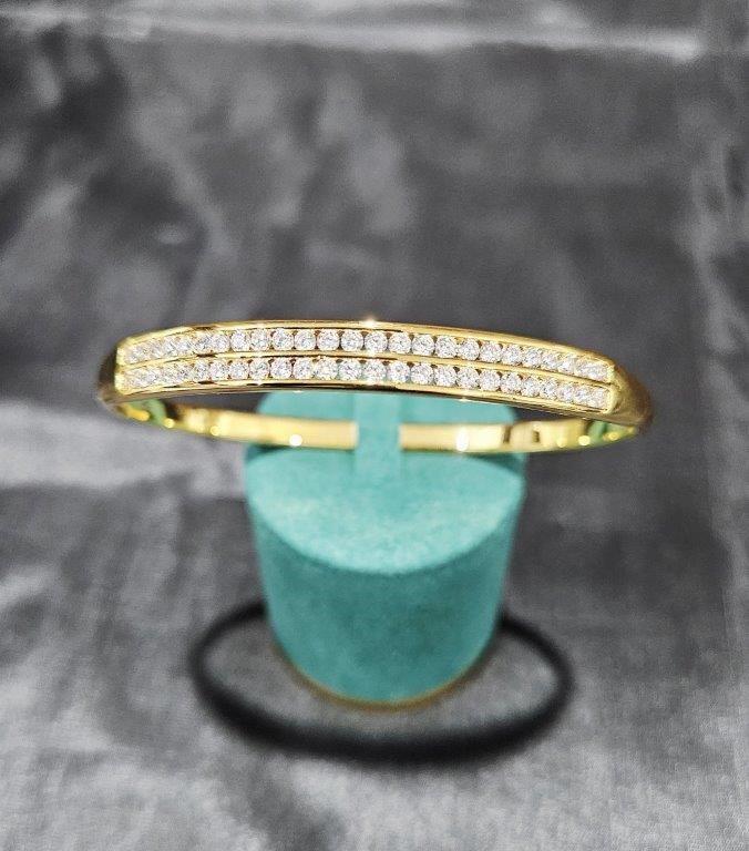 18KGoldFilled/ITALY Solid Yellow bangle -(Stamped 18KGoldFilled/ITALY)