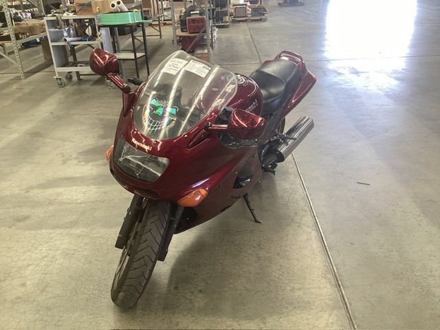 <p>2000 Kawasaki  ZX Motorcycle</p>