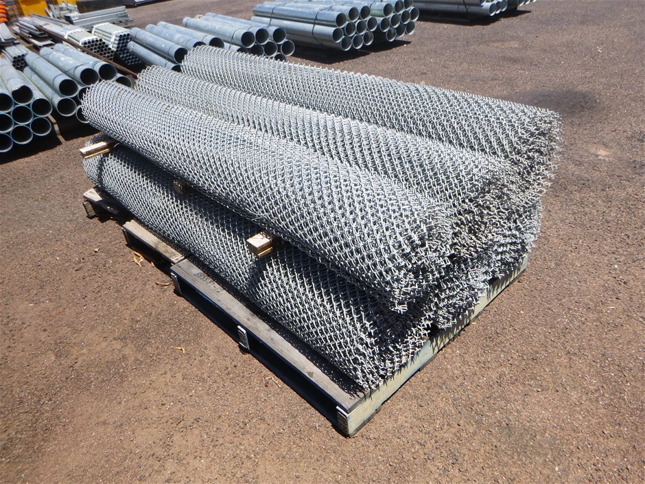 Rolls of heavy duty fencing mesh