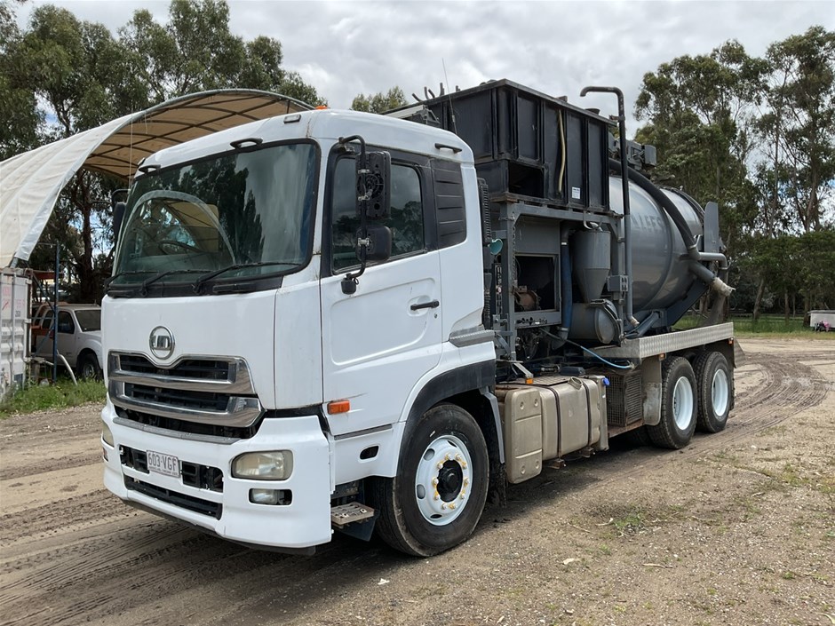 <p>2014 UD CWB40 6 x 4 Vacuum Truck</p>