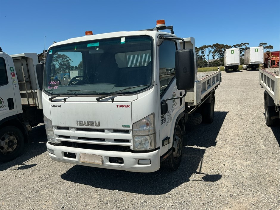 <p>2014 Isuzu NPR 4 x 2 Tipper Truck</p>