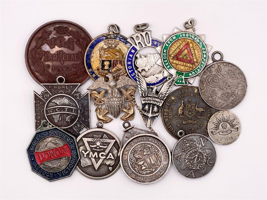 Approx. 14 Asstd World Medals & Badges - AU, USA, FR, C:1915-1934