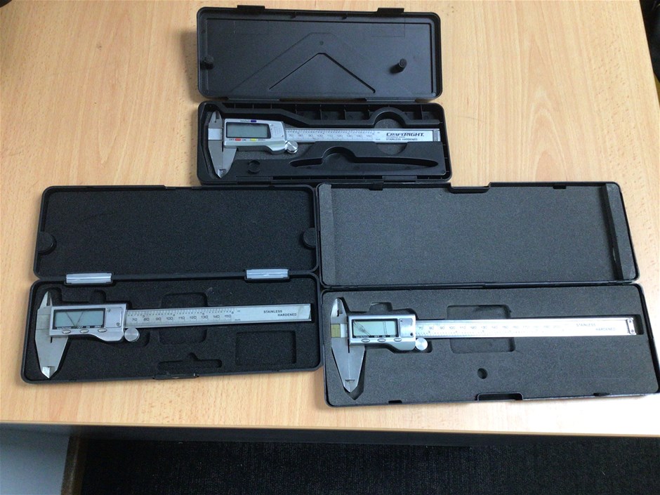 <p>Qty of Assorted Digital Calipers x 3</p>