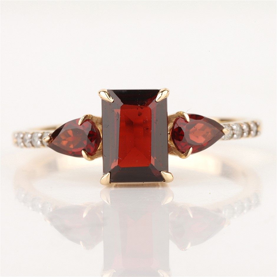 Yellow Gold Natural Garnet & Diamond Ring with Valuation