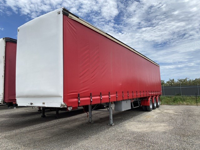 <p>1986 Freighter ST3 Curtainsider Trailer</p>