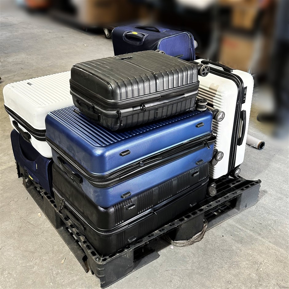 7 x TOSCA Assorted Hardside/Softside Suitcase Luggages NB: Photo as is.
