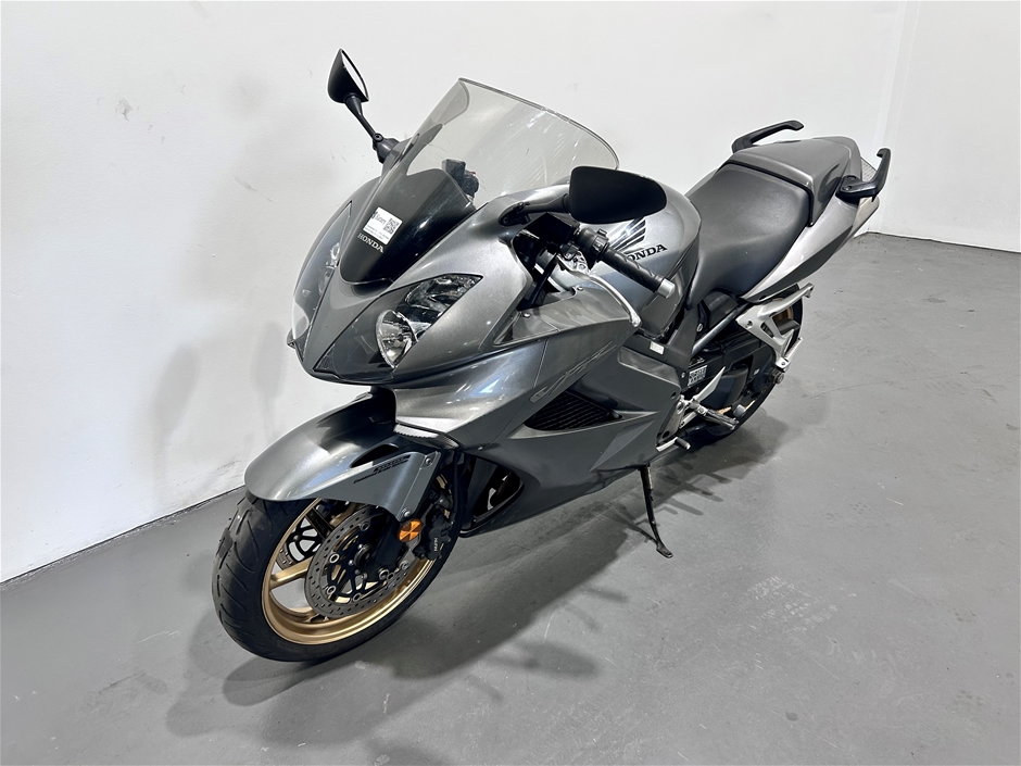 2010 Honda VFR800 Motorcycle (WOVR-REPAIRABLE)