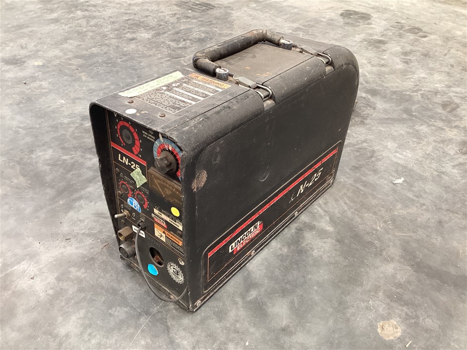 <p>Lincoln Electric LN25 Wire Feeder</p>