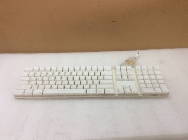 Apple A1048 Keyboard