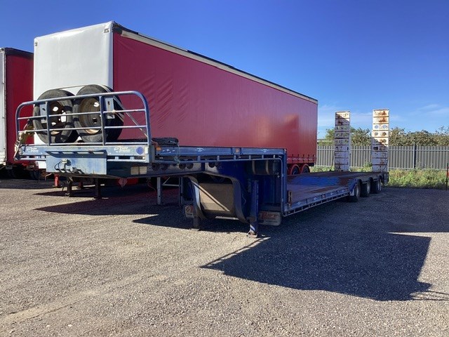 2005 Tuff Trailers Drop Deck & 1996 Freighter A Trailers