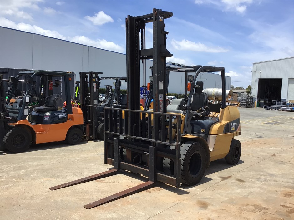 Caterpillar GP45N Counterbalance Forklift