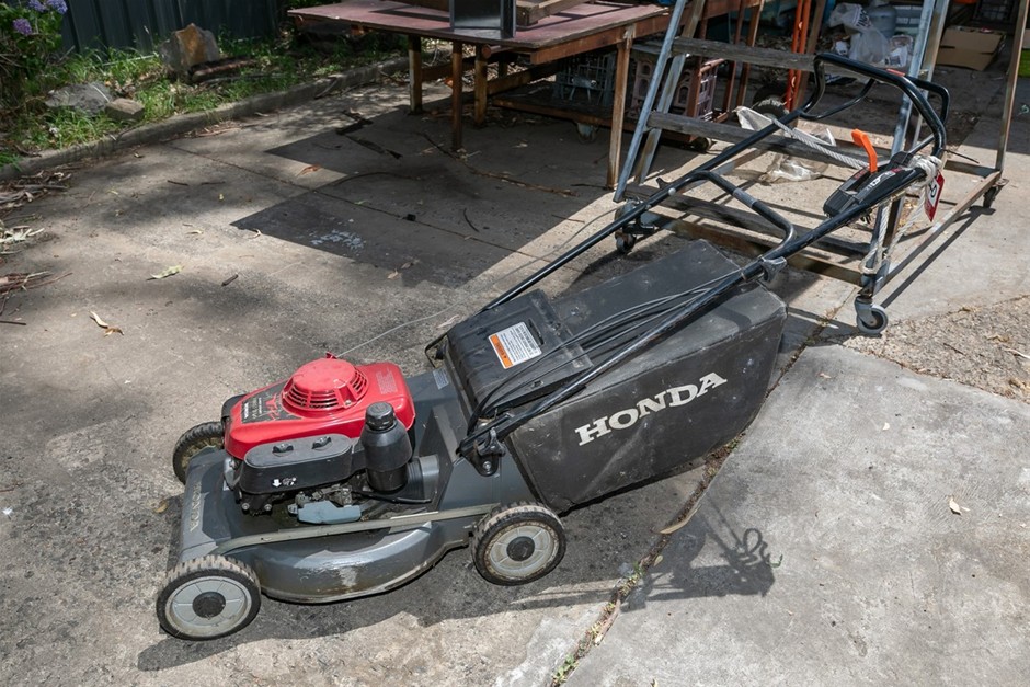 Honda HRU216 Lawn Mower